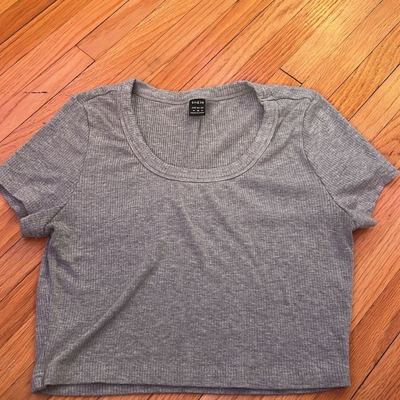 SHEIN 2pc soft stretchy crop - Picture 3 of 3